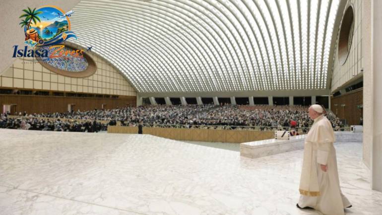 See the Pope at a Papal Audience (1)